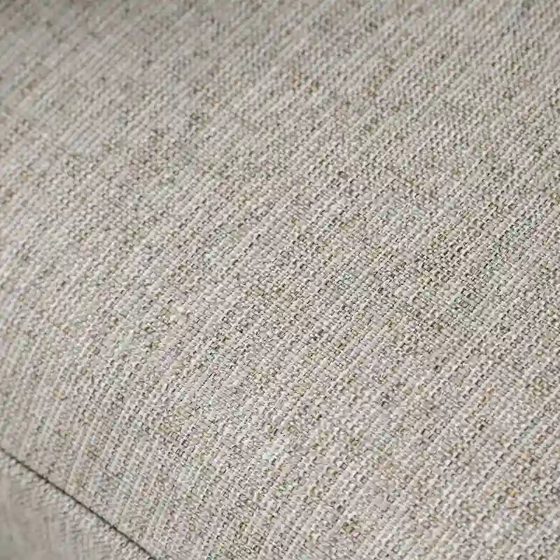 Divano a tre posti in tessuto grigio effetto lino, con cuscini decorativi, stile transizionale